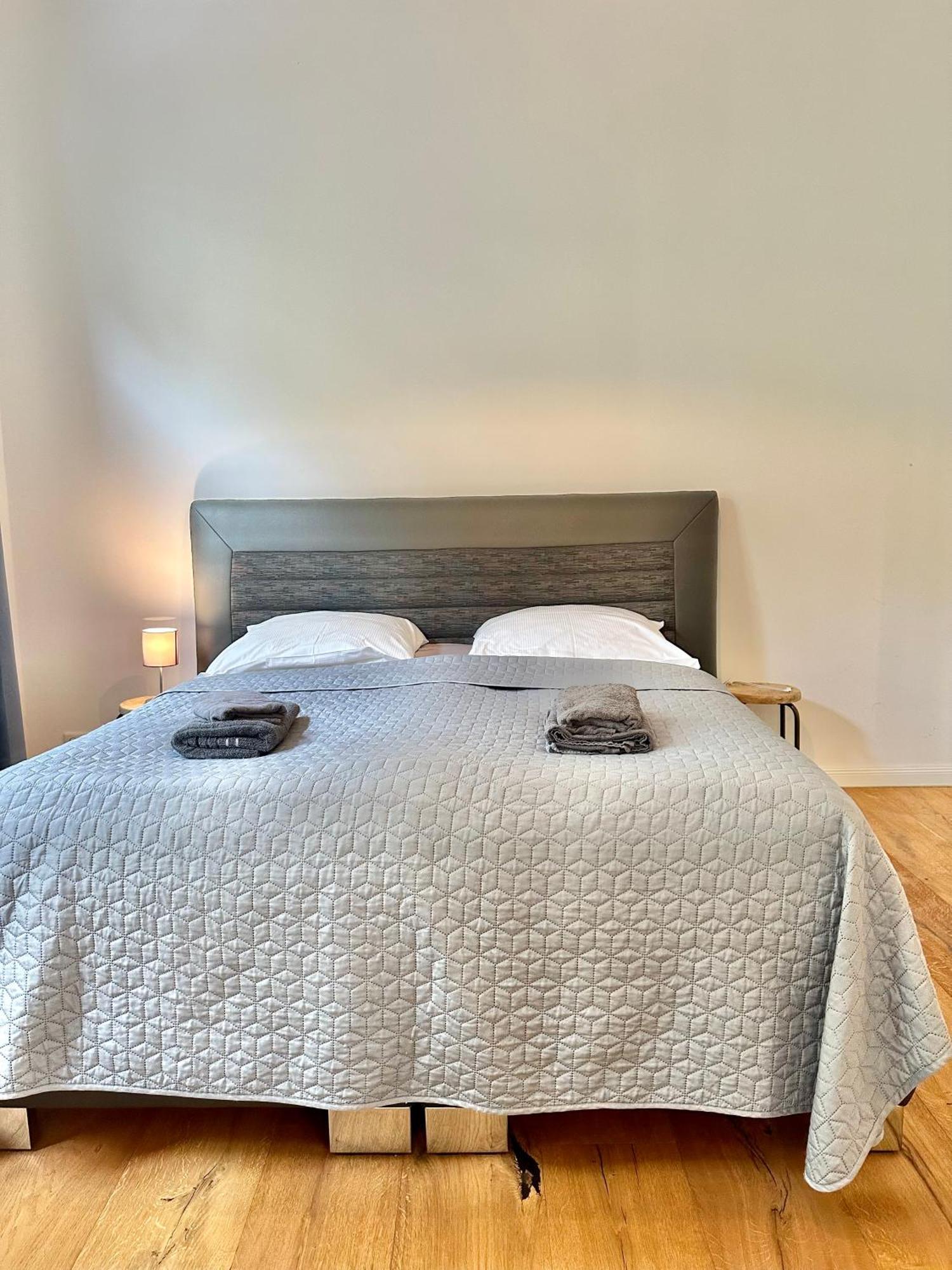 Modernes City-Apartment Mit Blick In Den Park Und 2 Baeder H9 Oldenburg Buitenkant foto