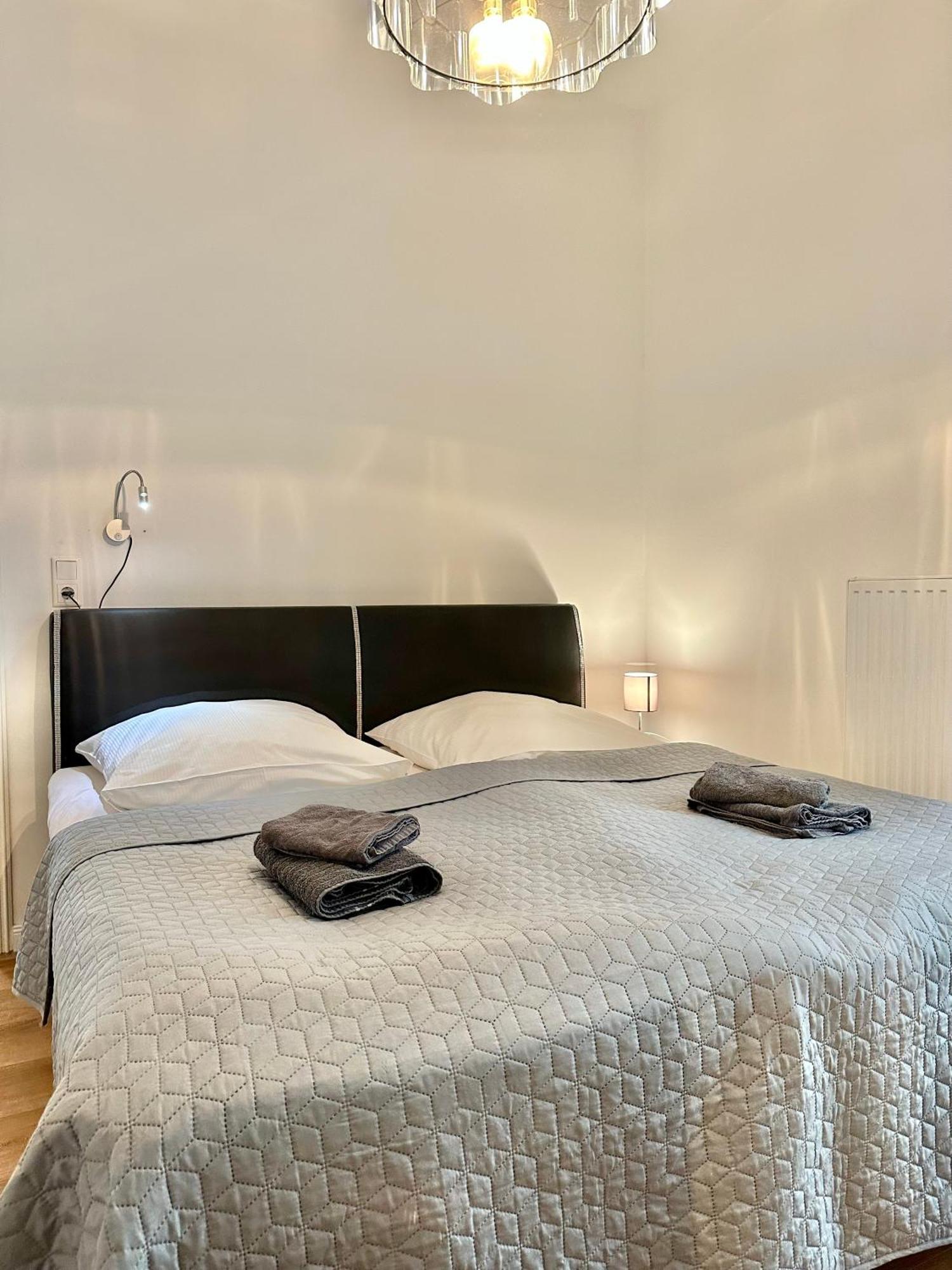 Modernes City-Apartment Mit Blick In Den Park Und 2 Baeder H9 Oldenburg Buitenkant foto