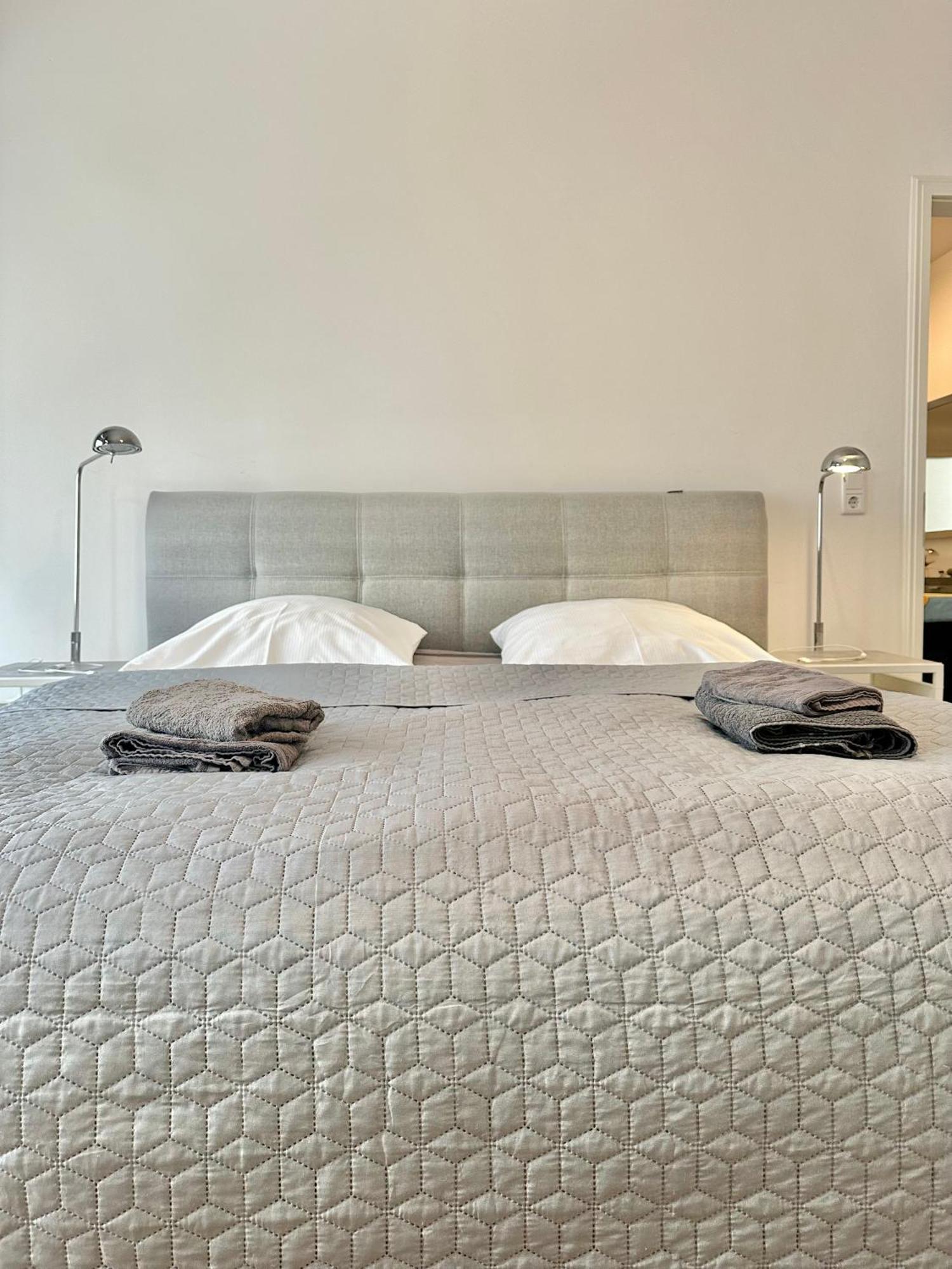 Modernes City-Apartment Mit Blick In Den Park Und 2 Baeder H9 Oldenburg Buitenkant foto